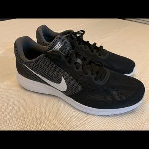 Nike Revolution 3 Men’s Sneakers *worn 5 minutes*
